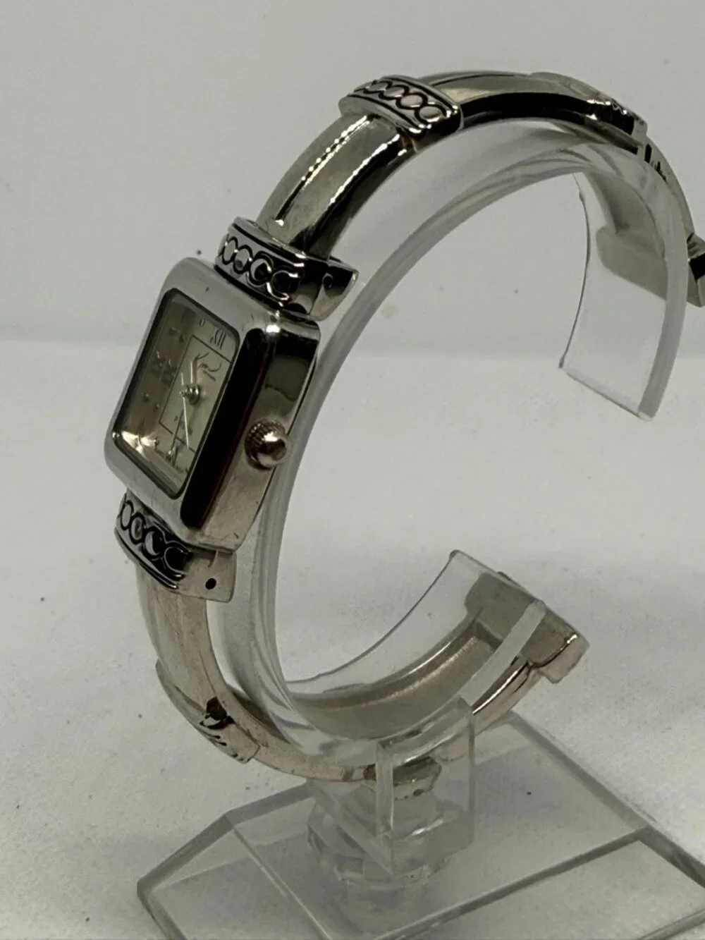 Kim Rogers Silver-Tone Quartz Womens Bracelet Watch Roman Numerals Textured